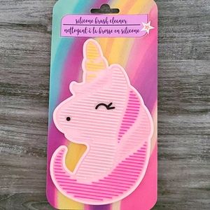 Silicone brush cleaner